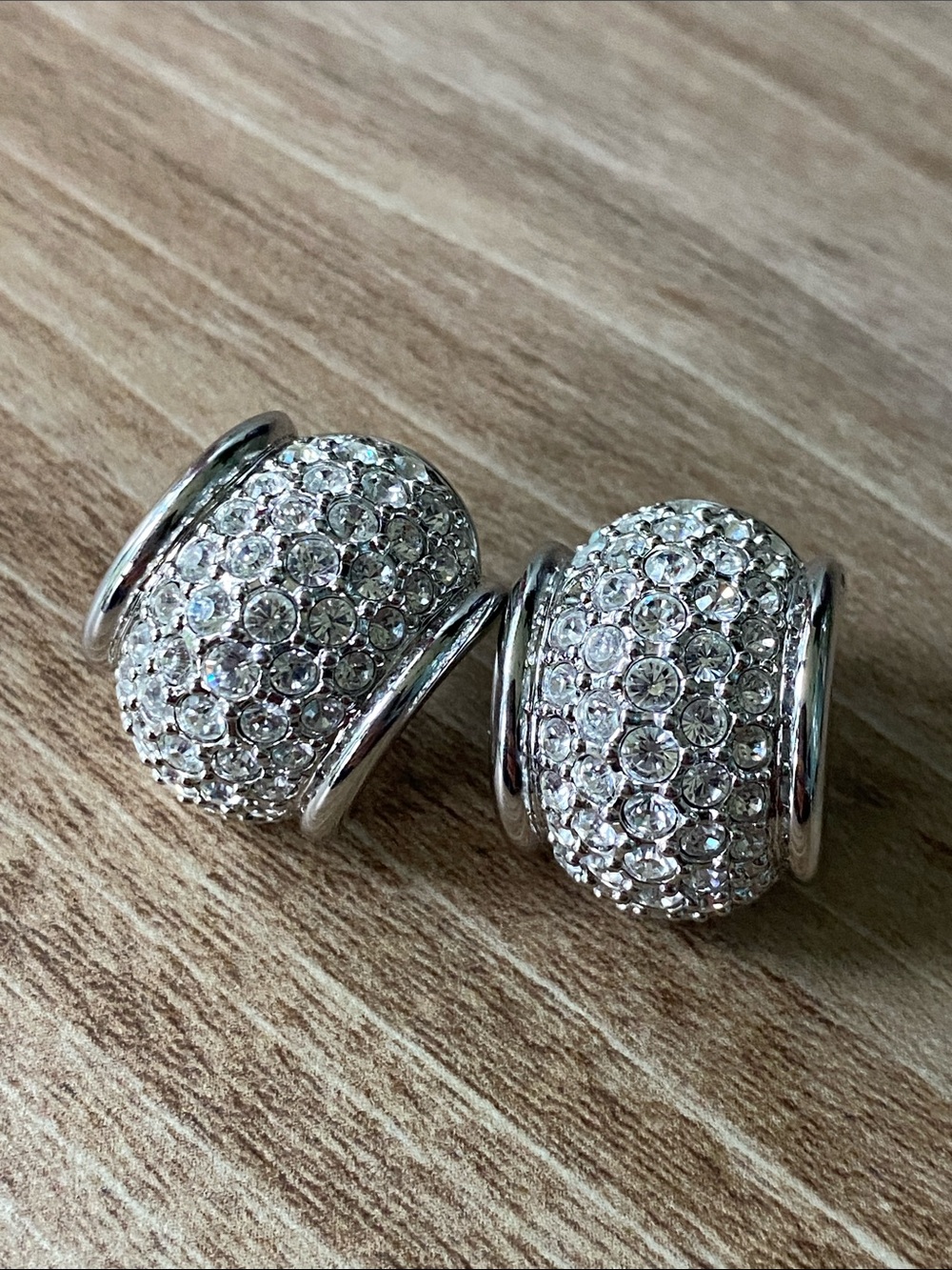 90s Swarovski Crystal Pavé Dome Hoop Pierced Earrings - Silver Toned